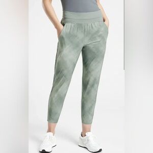 Athleta Nolita Slim Tapered Crop Pant in Denali Minimalistic Grey Green Size 2